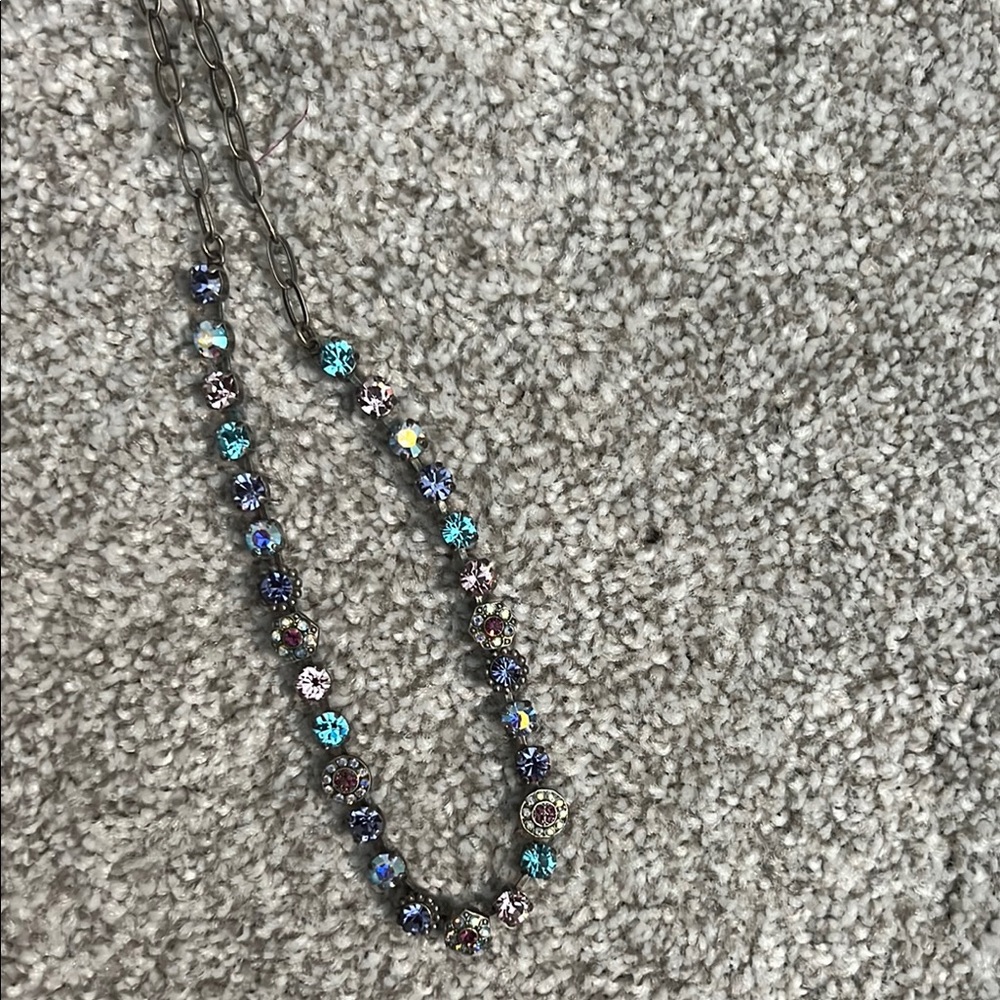 Mariana Blue and Silver Necklace with Elegant Design
